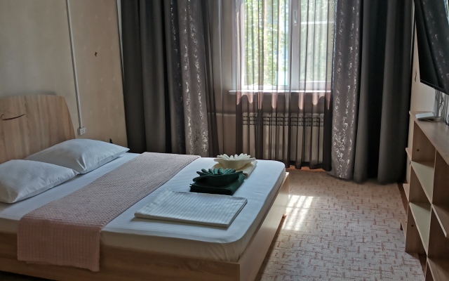 Uyutnaya Svetlaya v Centre Mirnogo Flat