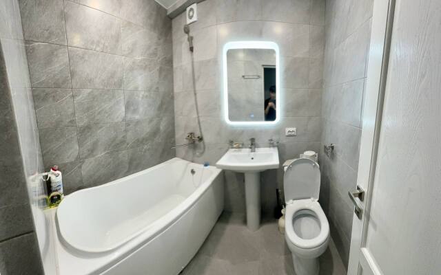 Uyutnaya S Yevroremontom V Samom Serdtse Kaspiyska Flat