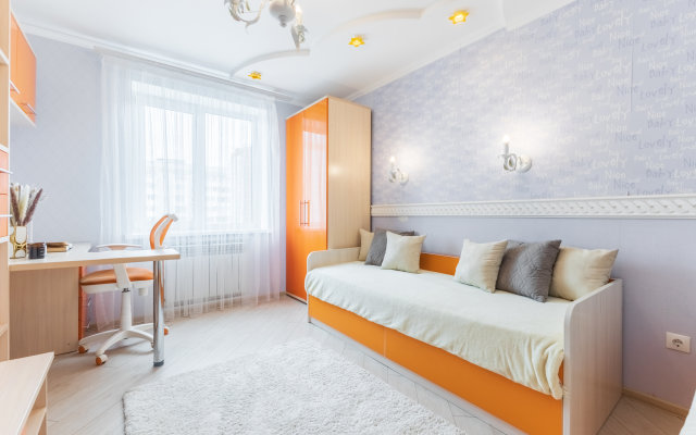 Апартаменты трехкомнатные на Меридианной