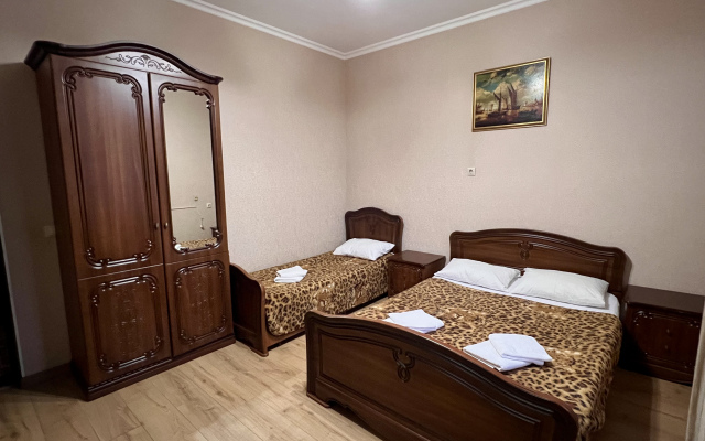 Gostevoy Dom Elanzhi Guest House