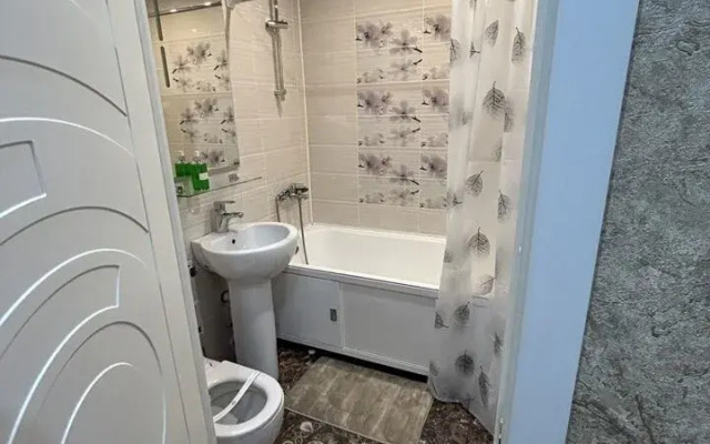 Na Prospekte Oktyabrya 40a Flat