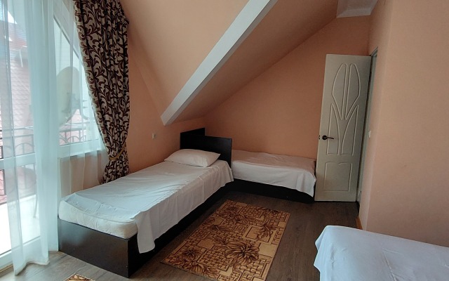 Larisa Guest House