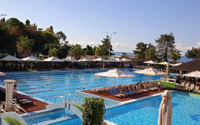 Prostornaya V 300 Metrakh Do Naberezhnoy Flat