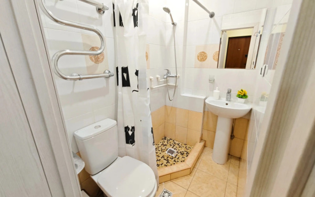 Divan I Chemodan Na Frunze 14-1 Flat