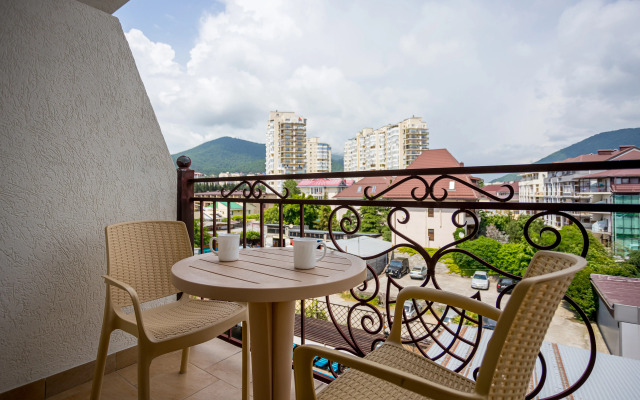 Laura Sochi Guest House