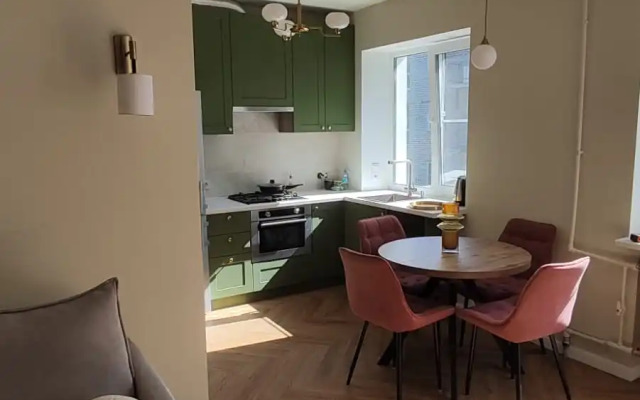 Квартира Уютнaя двуxкомнатная квартиpа в зелeной чaсти цeнтpa горoда