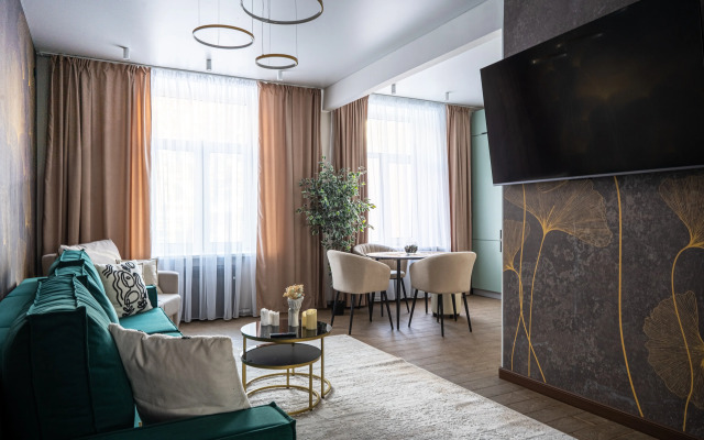 Ryadom S Chkalovskoy Lestnitsey Apartments