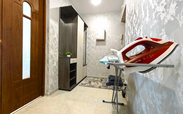 Odnushka U Metro Kozyya Sloboda Apartments