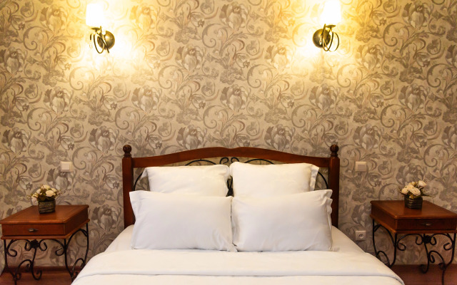 Trekhkomnatnaya v Tsentre ryadom s Galleria Minsk Flat