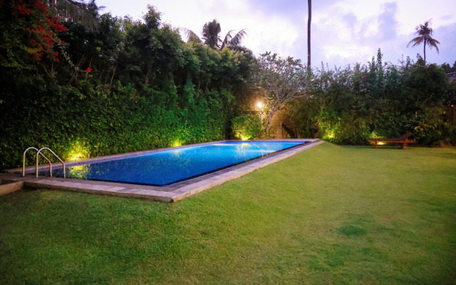 South Point Surf House - 5 bedrooms sleeps 14 Villa