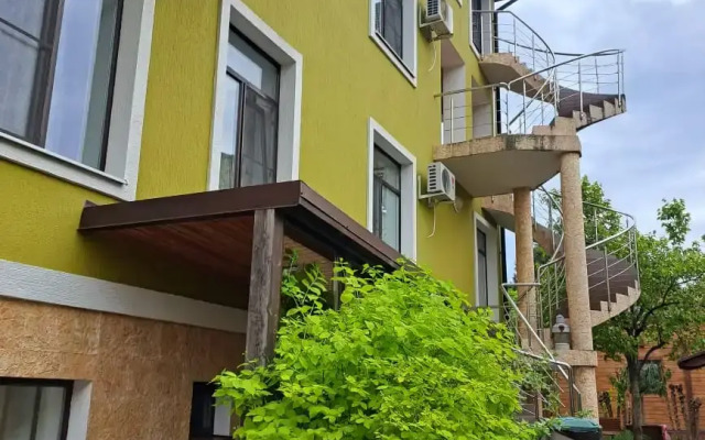 Yava Guest house