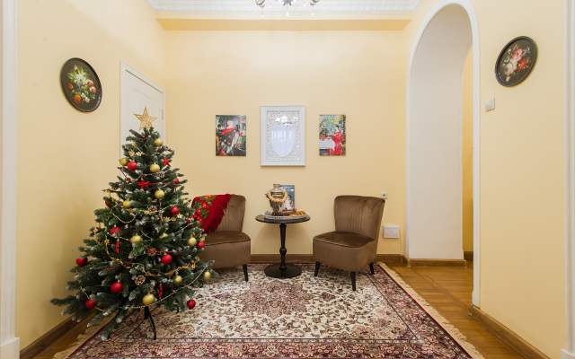 GM v Legendarnoj Stalinskoj vysotke Apartments