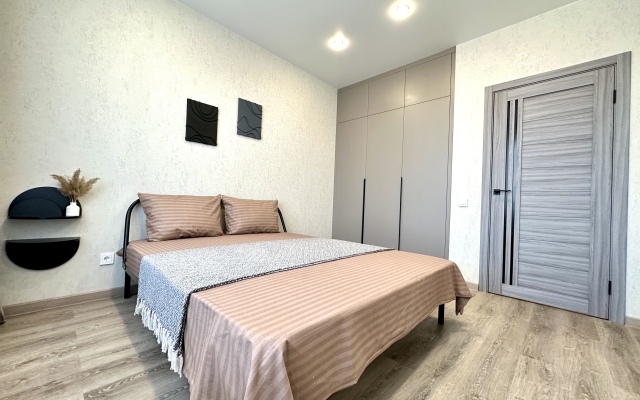 Evkalipt s Dizaynerskim Remontom v Sovremennom Rayone Apartments