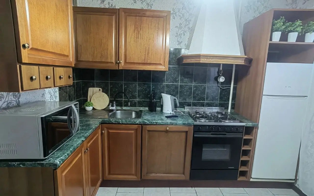 Bolshaya Uyutnaya Dvukhkomnatnaya Kvartira Flat