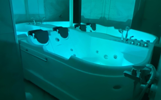 Room Room Hotel