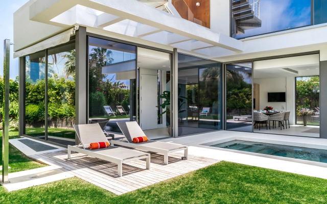 All About Villa Gladiolo