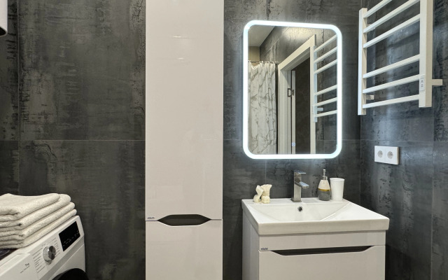 Brusnika U Mosta Vlyublennykh V Tsentre Goroda Flat