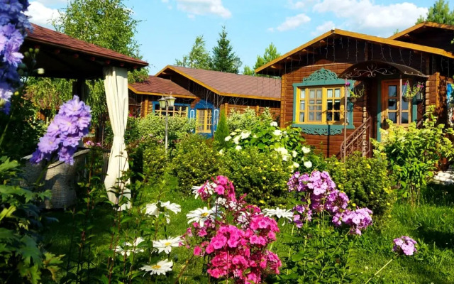 Гостевой дом Дивный Дворик - Park & Spa