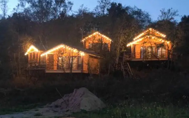 Veselye Gusi Glamping