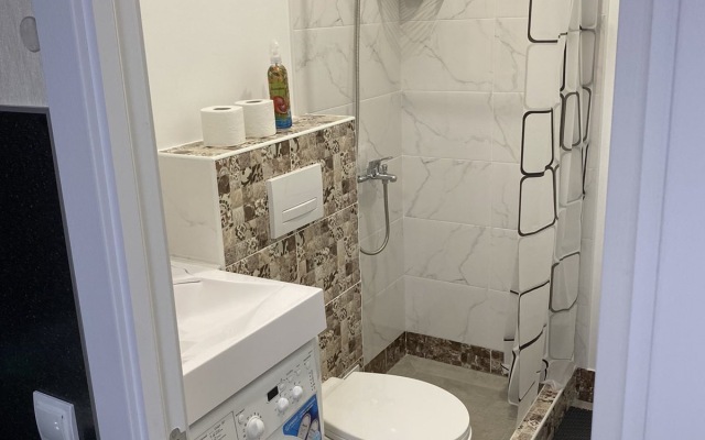 S Novym Remontom Studio Flat