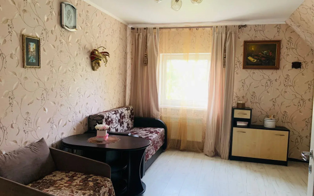 Квартира с зоной барбекю в частном доме