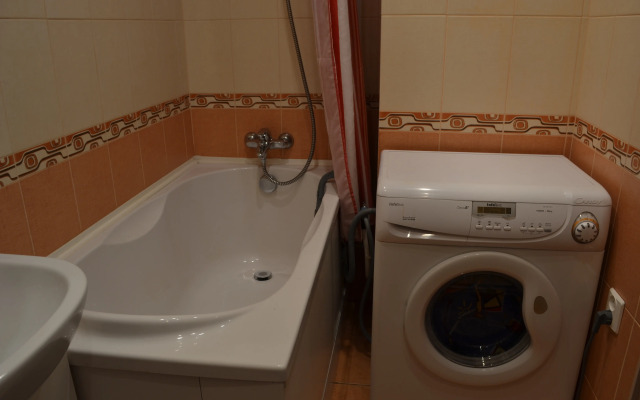 V Tsentre Na Lenina S Liftom Flat