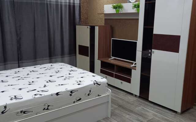Prospekt Oktyabrya 83 Apartments
