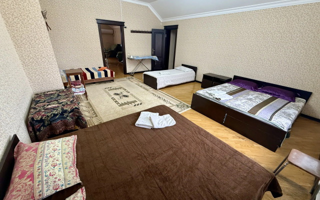 Trekhetazhniy Tur House V Kaspiyske Private house