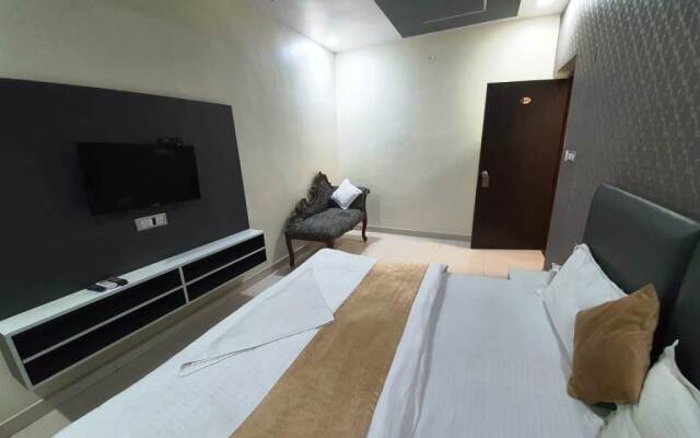 Hotel Mandakini Lush