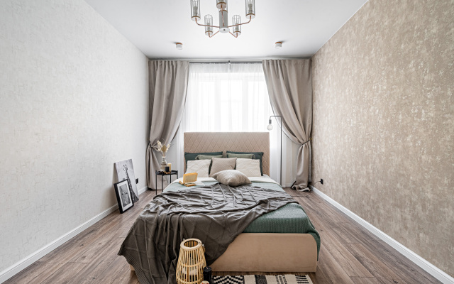 Kazanskij priem Trekhkomnatnye uiutnye Bokho Okolo Mega Moll Apartments