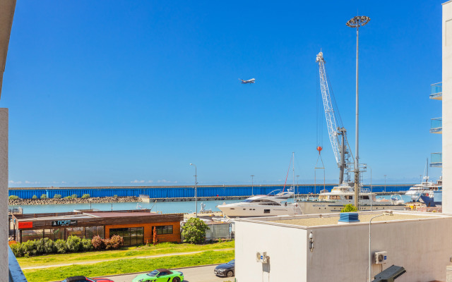Na Ulitse Golubaya 1B Flat