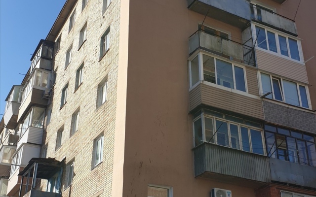 Tryokhkomnatnaya Flat