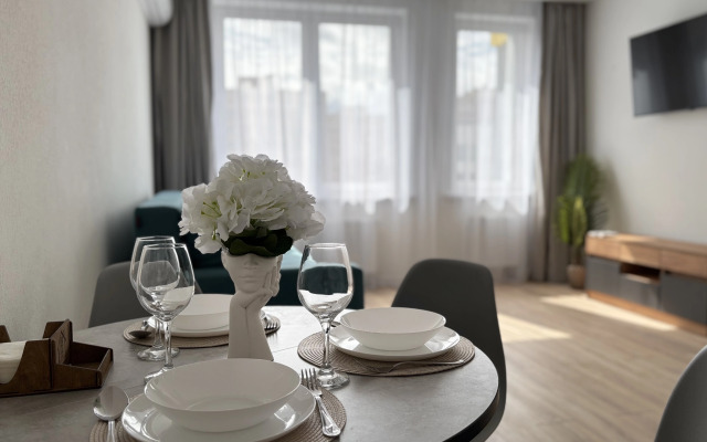 Квартира BestHome Евродвушка стильная светлая в центре города