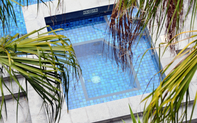 Surfers Paradise Three Bedroom With Pool and Spa Access