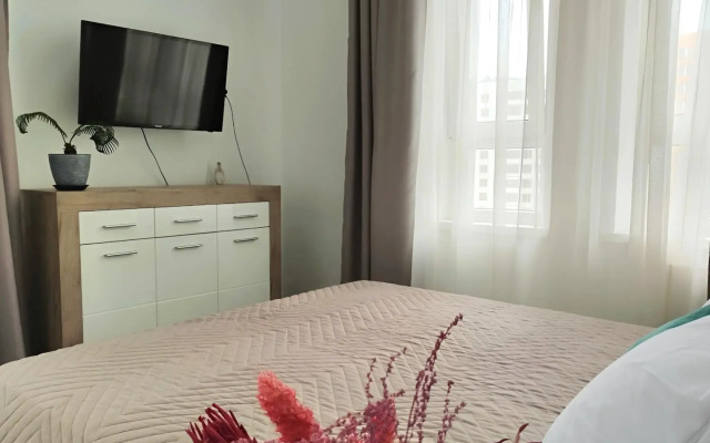 Квартира Двухкомнатная с Балконом и Красивым Видом