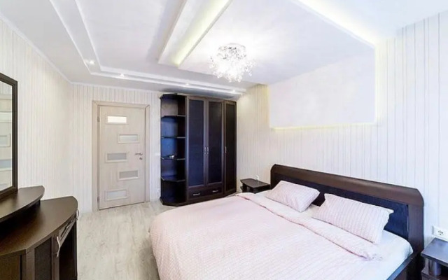 Na Prospekte Yamasheva 43 Flat