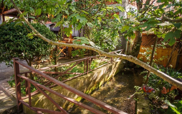 Astaspring Guest House