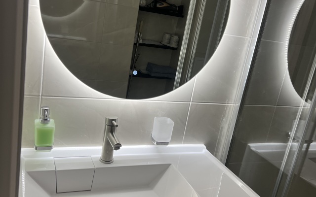 Studiya V Novom Dome Komfort Klassa Flat