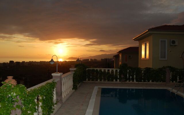 GoldCity SM With Private Pool Villa