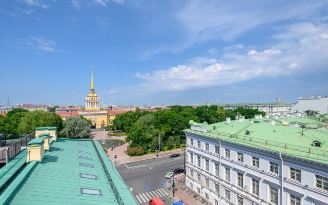 Solo Panorama Palace Square