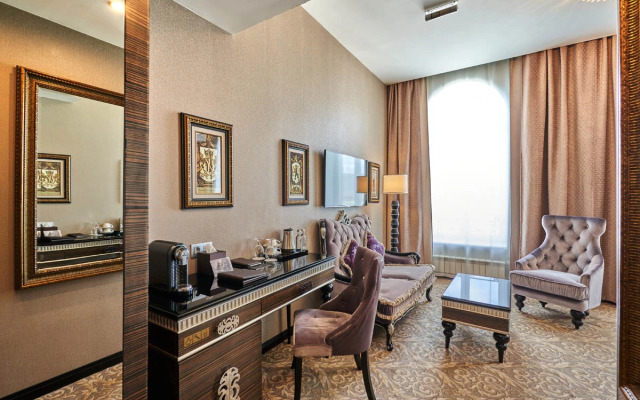 Маджестик Бутик Отель Делюкс