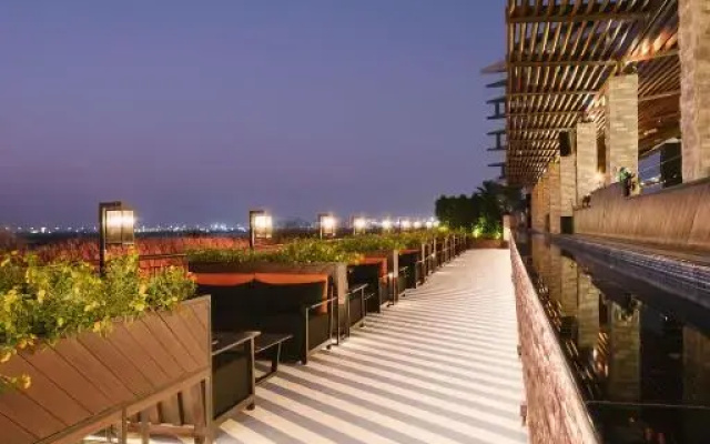 Yas Plaza Mangroves by IHG