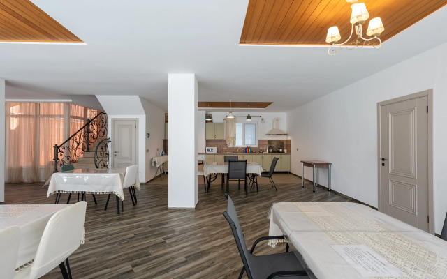 Nikos Guest House