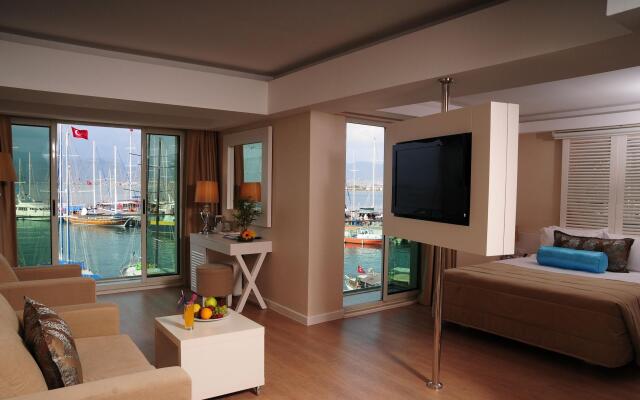 Alesta Yacht Hotel