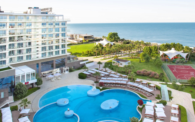 Radisson Collection Paradiz SPA, Soci