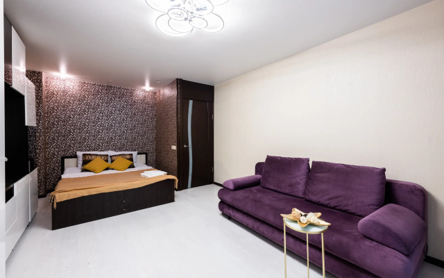 Natali na Metro  Sevastopolskaya prostornye Apartments