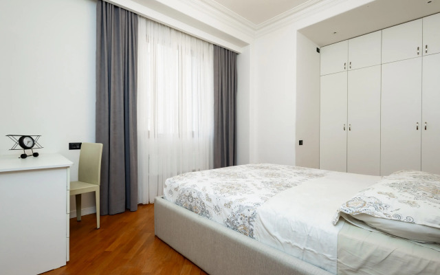 3-K Kvartira na Prospekte Sayat-Novy Flat