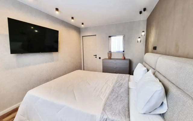 Na Amurskoy 6 Apartments