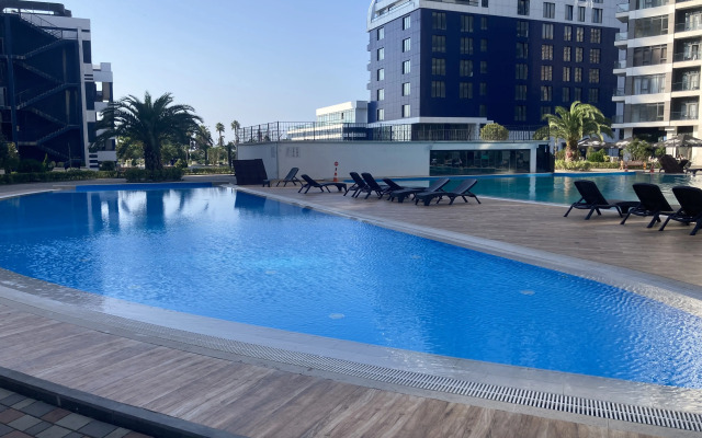S Basseynom I Vidom Na Gory Apartments