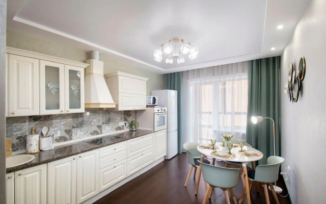 Bolshoy Razdelny Lyuks V Tsentre Flat